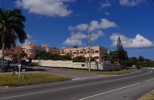 Tower Isle Hotel | 30 m² Hotel ∙ 8 bedrooms ∙ 3 guests