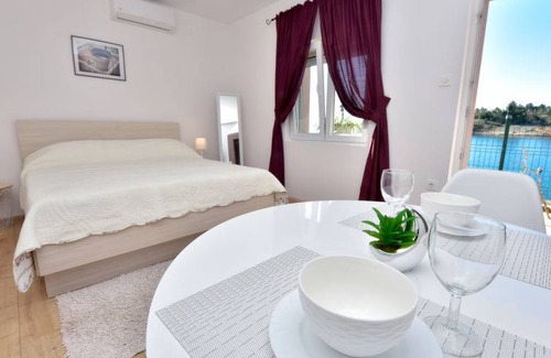 Obrovac House | 30 m² House ∙ 1 bedroom ∙ 2 guests