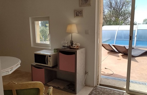 Narbonne Apartment | 30 m2 studio with separate bedroom in quiet area.