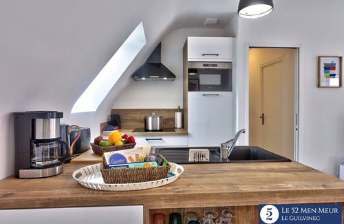 Guilvinec Apartment | 30 m2 terrace with sea view, 40 m from the beach and 300 m from shops