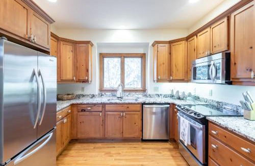 Vanderhorst Plantation House | 30 Marsh Cottage Lane by Akers Ellis Rentals