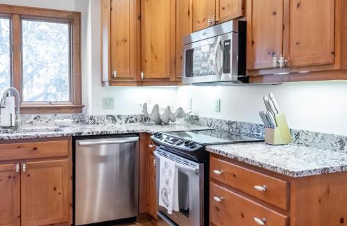 Vanderhorst Plantation House | 30 Marsh Cottage Lane by Akers Ellis Rentals