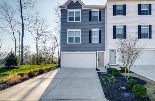 Dale City House | 30 Mi to Downtown DC Charming Dale City Townhome!