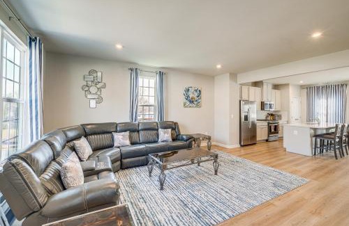 Dale City House | 30 Mi to Downtown DC Charming Dale City Townhome!