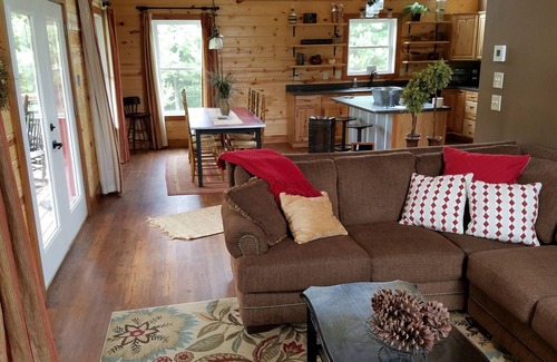 Pearisburg Cottage | 30 min to Blacksburg - Red Pine on Walker Creek