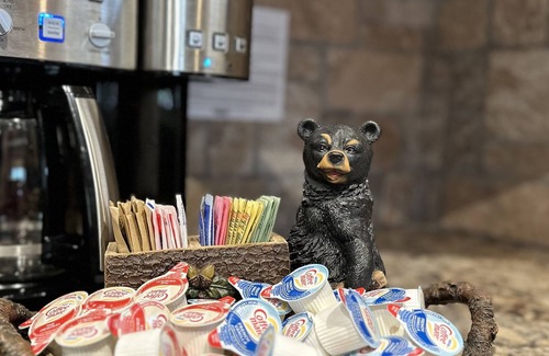 Island Park Cabin | 30 Min to YNP|Rustic Charm|Modern Amenities|AC|Arcade|Bear Paw Lodge|Island Park