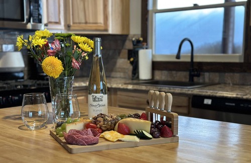 Island Park Cabin | 30 Min to YNP|Rustic Charm|Modern Amenities|AC|Arcade|Bear Paw Lodge|Island Park