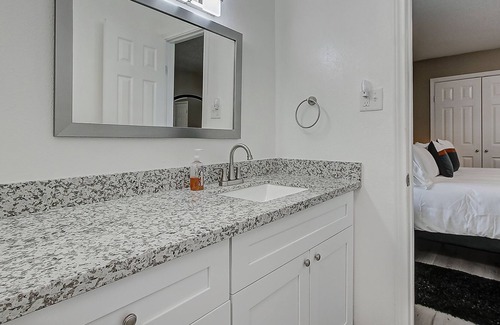 Willow Meadows/Willowbend Area Apartment | 30 minute walk from NRG Center. Perfect for Houston Livestock Show and Rodeo
