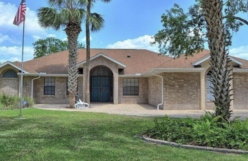 Deltona Lakes House | 30 minutes to Orlando, Daytona Speedway & 15 minutes to Boombah Sports Complex.