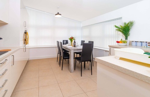Huntingdon Apartment | 30% Monthly Discount | St Mary's Apartment