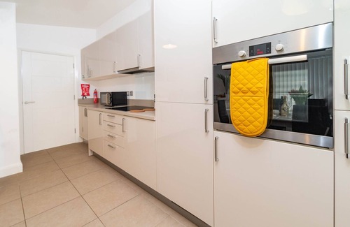 Huntingdon Apartment | 30% Monthly Discount | St Mary's Apartment