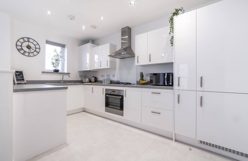 Peterborough Apartment | 🌟30% OFF 28+ nights stays - Superb St John's Central Apartment🌟