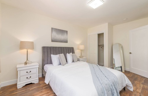 Crocker-Amazon House | 30% OFF / Easy Parking / Mins to SF / Lovely Backyard / Skyline View / Hottub