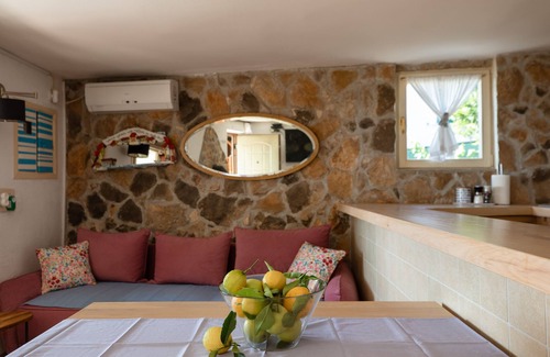Rogac Apartment | !30% OFF in September!/Unwind in the island home near the ocean