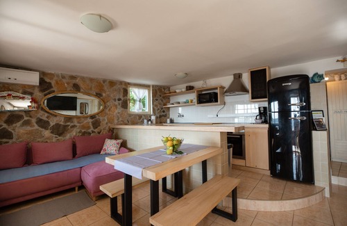Rogac Apartment | !30% OFF in September!/Unwind in the island home near the ocean