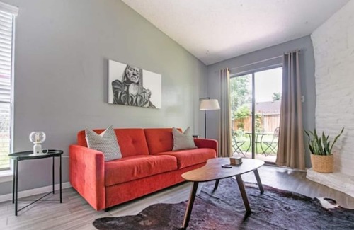 Franklin Park House | 30% Off Long Term Stays! Willie & Friends