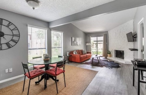 Franklin Park House | 30% Off Long Term Stays! Willie & Friends