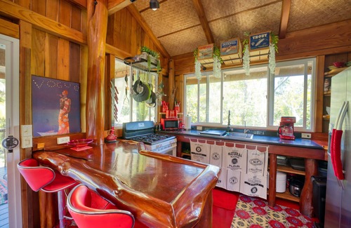 Keaau House | 30% OFF SEPT SALE 9-13th BOOK NOW-Treehouse Vibe+OCEAN+W&D+BBQ+Hilo.