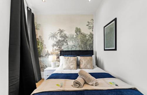 Dewsbury Apartment | 30 percent off! Simple 2 Bed in Central Dewsbury -Sleep 4