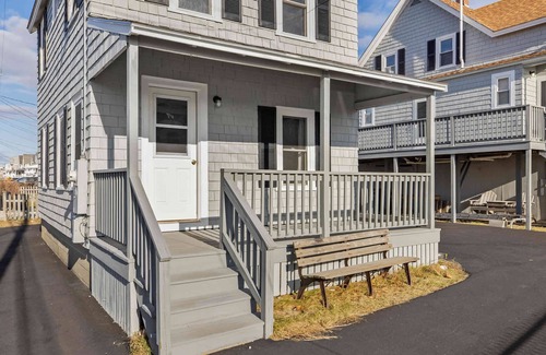 Wells Beach House | 30 SECONDS TO BEACH: OCEAN VIEWS:HEAR THE SURF: THAT CLOSE: GREAT BEACH ACCESS