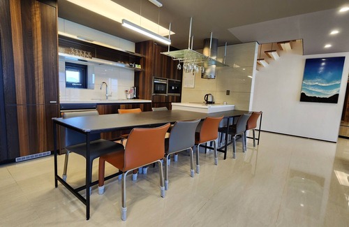 Jocheon Apartment | 30 Seconds to Hamdeok Beach Ocean View Penthouse Group Space for Up to 12 People