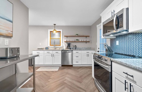 Southington House | #30 - Spacious & Cozy!
