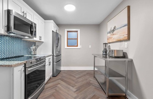 Southington House | #30 - Spacious & Cozy!
