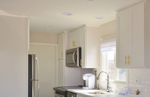 North Truro Condo | 30 STEPS TO PRIVATE BEACH, BAY VIEWS, A/C 100% RENOVATED