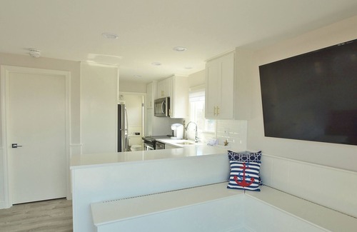 North Truro Condo | 30 STEPS TO PRIVATE BEACH, BAY VIEWS, A/C 100% RENOVATED