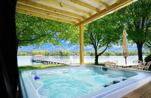 Troutman House | 300 Degree Views, NEW HotTub, Firepit, Lighthouse