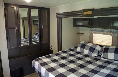 Cascade House | 300 feet from Payette river