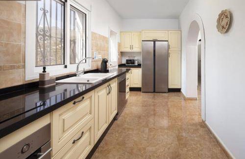 Cutar House | 300 m² House ∙ 6 bedrooms ∙ 14 guests