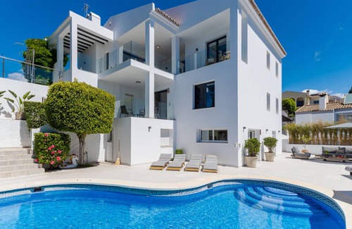 Urbanizacion el Rosario Villa | 300 m² Villa ∙ 5 bedrooms ∙ 10 guests