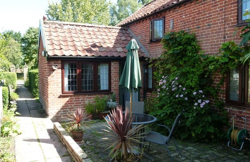 Saxmundham Cottage | 300 year old Cottage in Sibton Green
