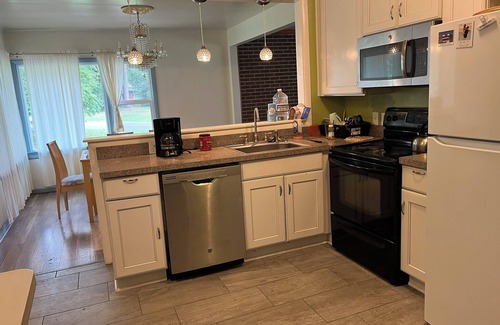 Chamberlayne House | 3000sf 5 Bedroom House In Northern suburb Of Richmond