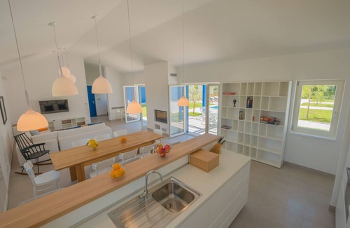 Butkovici Villa | 3000sqm plot, with 50 sqm heated pool, jacuzzi, 2 tennis courts
