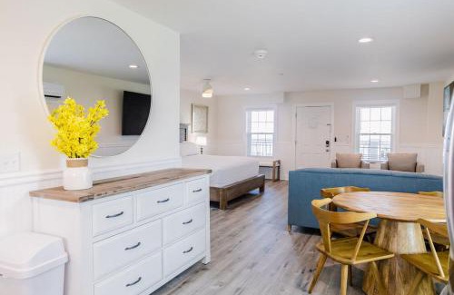 Surf City Hotel | 3008 King Suite, 3rd Floor Serenity