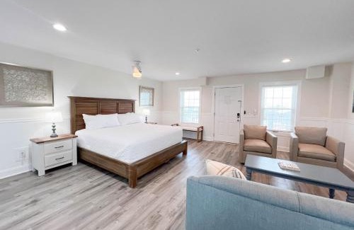 Surf City Hotel | 3008 King Suite, 3rd Floor Serenity