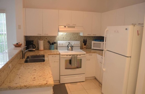 Boca Raton Apartment | 300D - West Boca 1 Bed/1Bath - walking distance to Evert