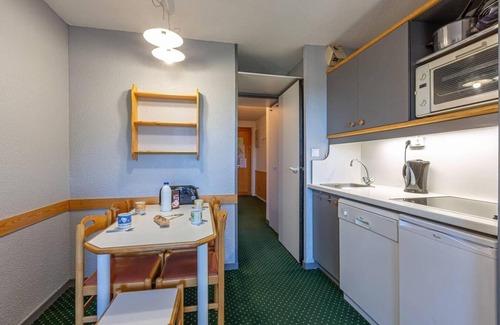 Bellentre Apartment | 300m from resort center, 5th floor, view resort, balcony, tv, ski locker, 26m², Montchavin La Plagne