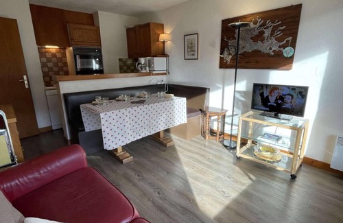 Praz-sur-Arly Apartment | 300m from resort center, 3rd floor, parking, tv, ski locker, 35m², Praz sur Arly
