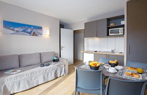 Pra Loup Apartment | 300m from ski slopes, balcony, parking, tv, ski locker, 25m², Pra Loup