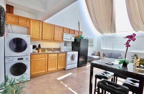 Porta D'italia Apartment | 301 Amazing Sky Loft in Little Italy!