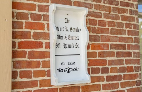 New Bern Apartment | 301 on Hancock - One Bedroom Apartment, Sleeps 4
