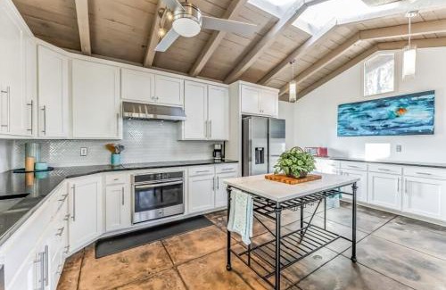 Irving House | 301 Rochelle