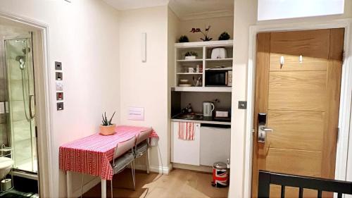 Chinatown Apartment | 301 Self contained studio in heart of London