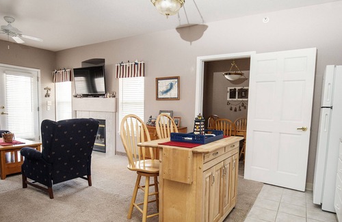 Delavan Lake Condo | 302 - Farmhouse Style One Bedroom Condo Suite