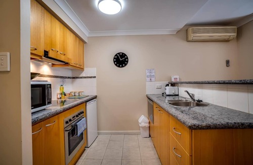 Perth Central Business District Apartment | 302 Wonderful Waldorf - big apartment - pool - tennis - central