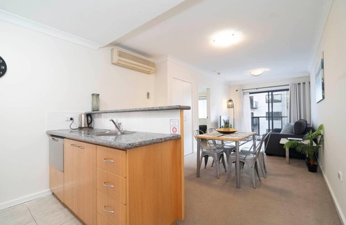 Perth Central Business District Apartment | 302 Wonderful Waldorf - big apartment - pool - tennis - central