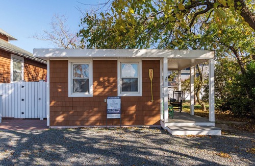 Lewes House | 303 Massachusetts - Adorable one bedroom cottage close to the beach!